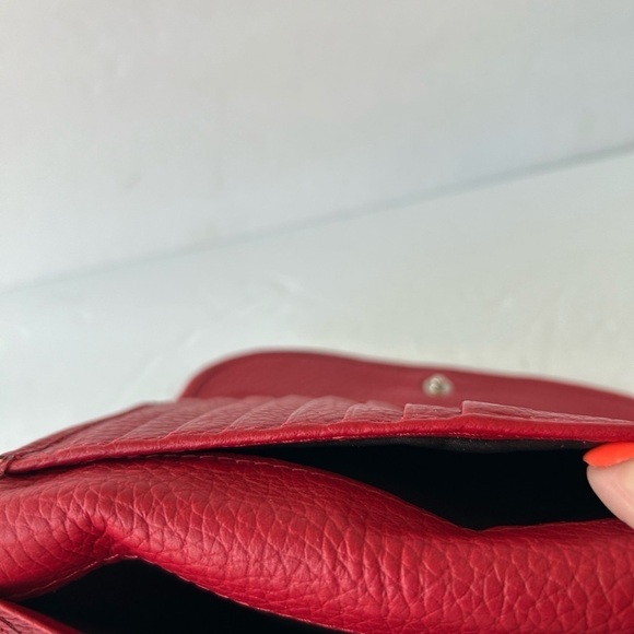 Dooney & Bourke NWOT Cambridge Red Pebble Leather Continental Wallet - Picture 5 of 6